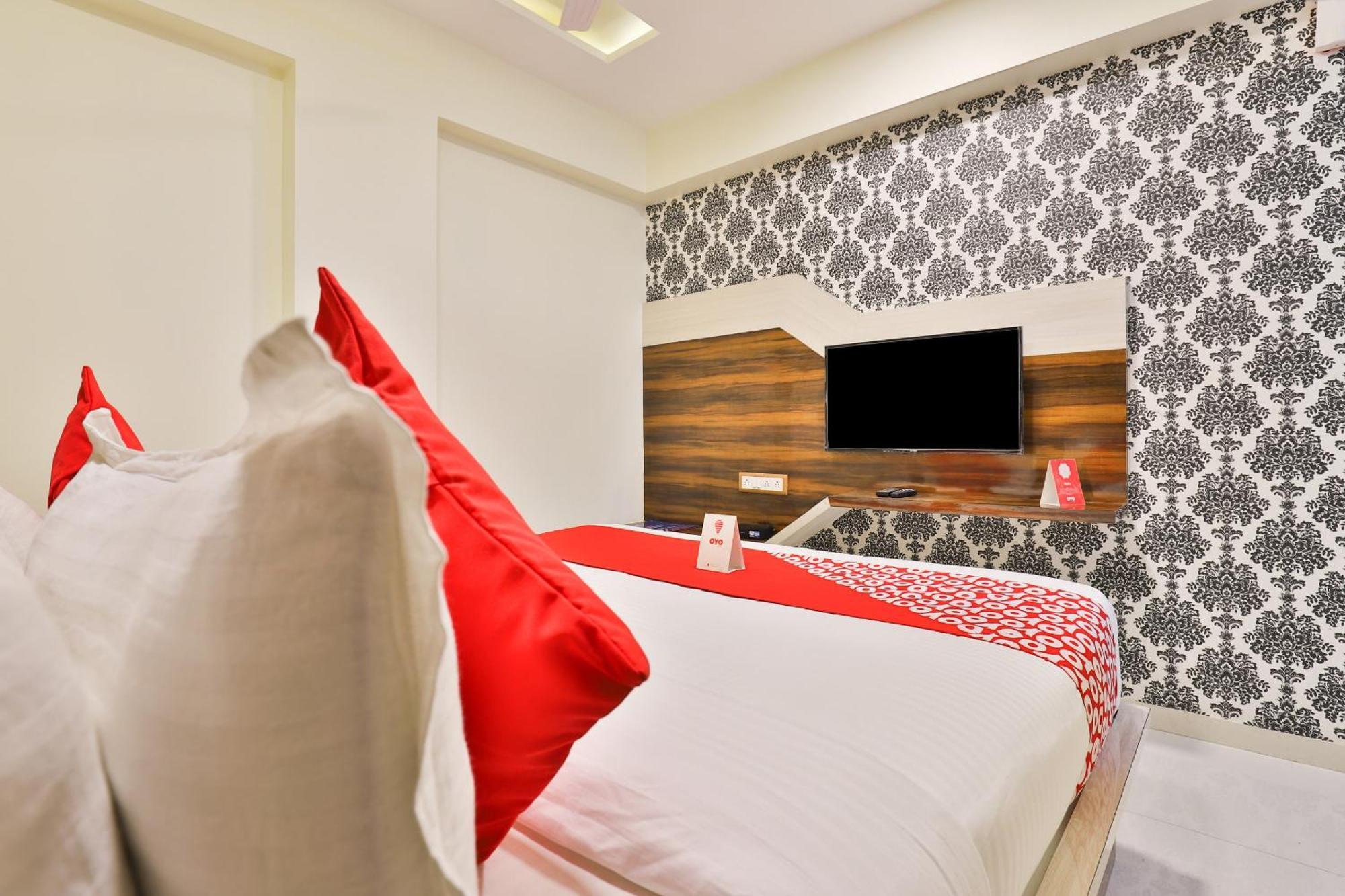 Hotel O Red Apple أحمد أباد المظهر الخارجي الصورة