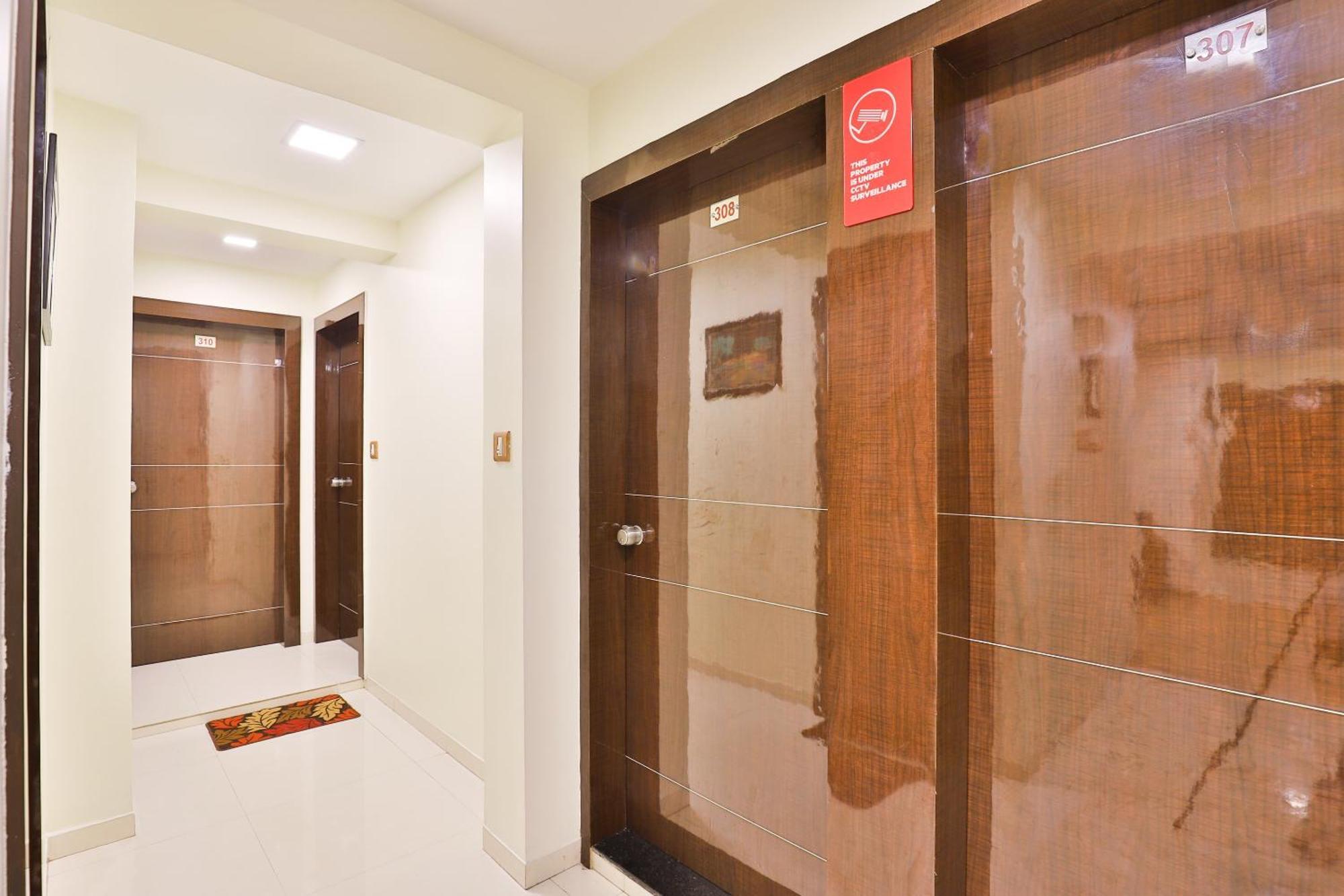 Hotel O Red Apple أحمد أباد المظهر الخارجي الصورة